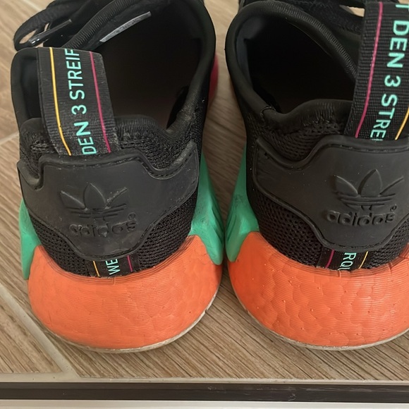 Women’s Adidas NMD R1 Core Black/Core Black/Shock Pink - 5.5 - Picture 8 of 11